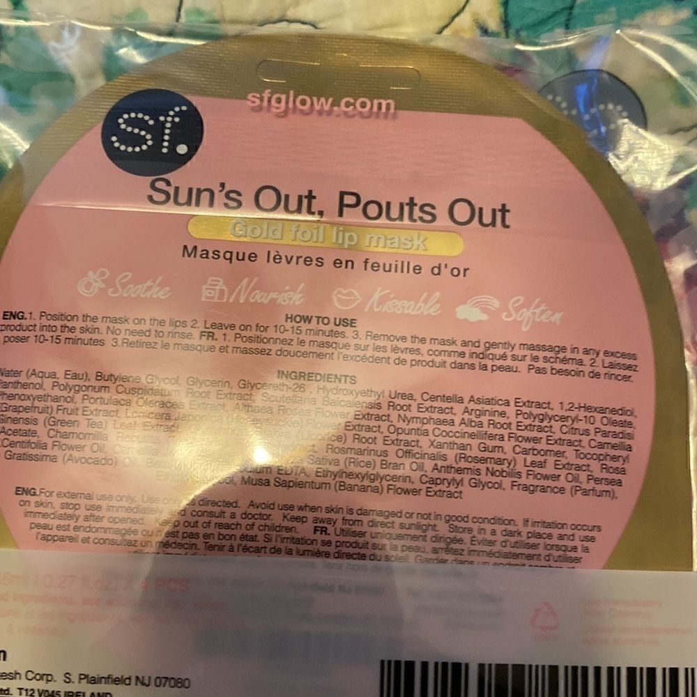Sun’s Out Pouts Out lip masks - Picture 3 of 3
